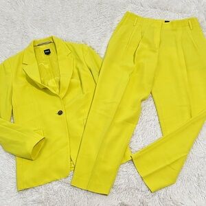 💕 Boss PantSuit Size 4/6